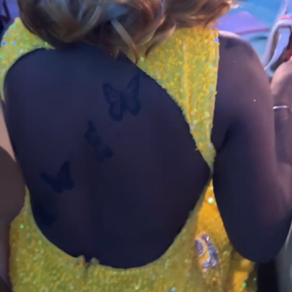 Prom dress - Picture 2 of 5